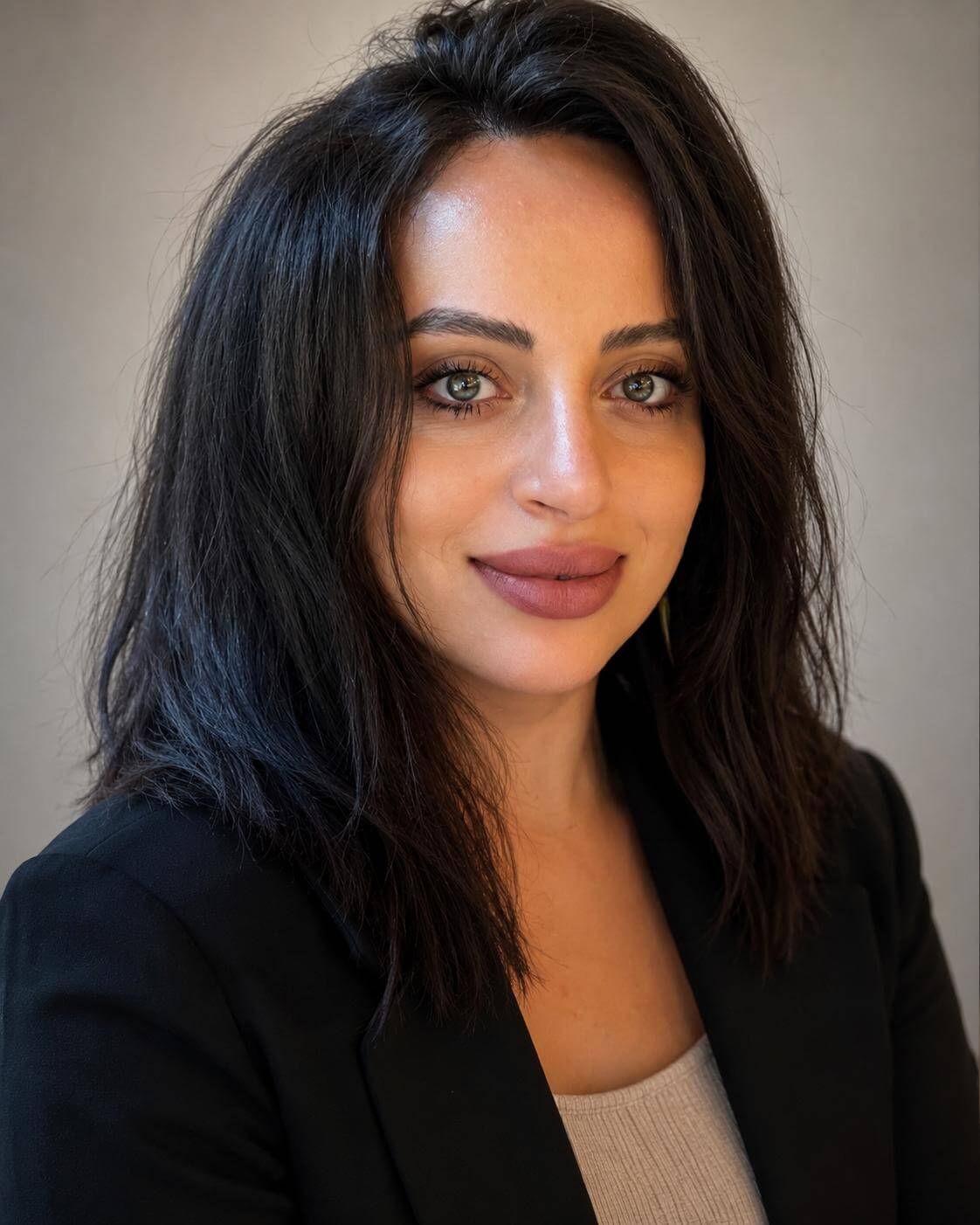 Shahd Karaeen in her study with book and notebook